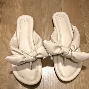 A New Day Women's Elegant Cream Bow Sandals